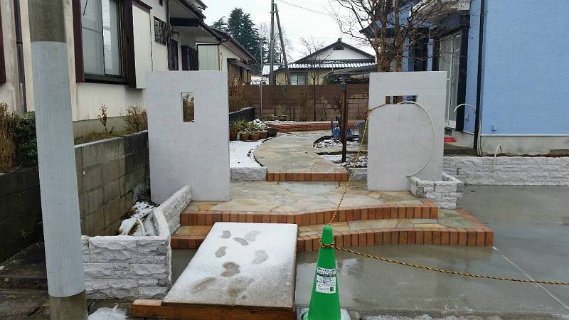 天然石土留め・門柱 天然石土留め・門柱