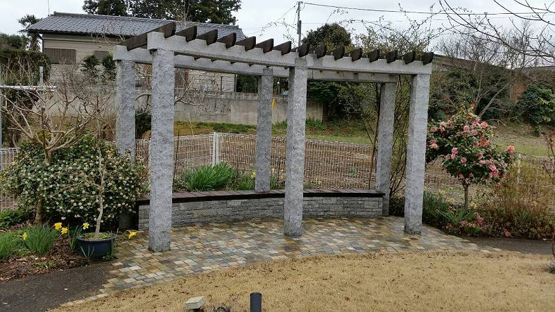 石のパーゴラ 石のパーゴラ