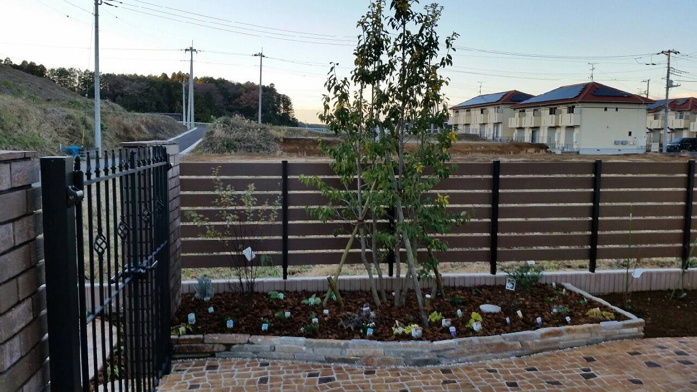 植栽施工・花壇・アプローチを華やかに 植栽施工・花壇・アプローチを華やかに