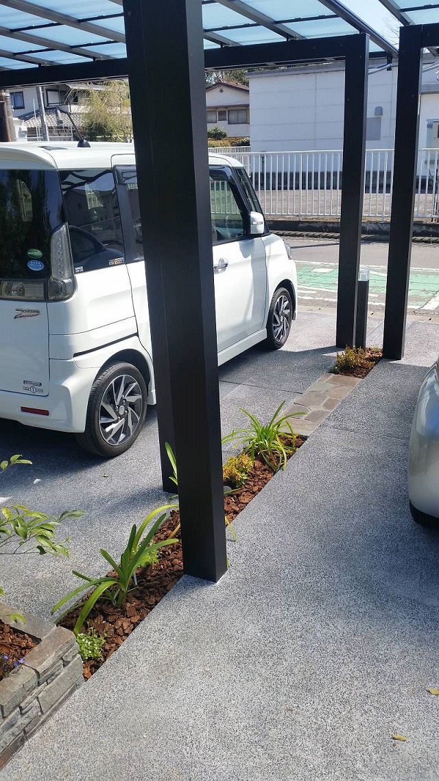 駐車スペースに花壇施工 駐車スペースに花壇施工