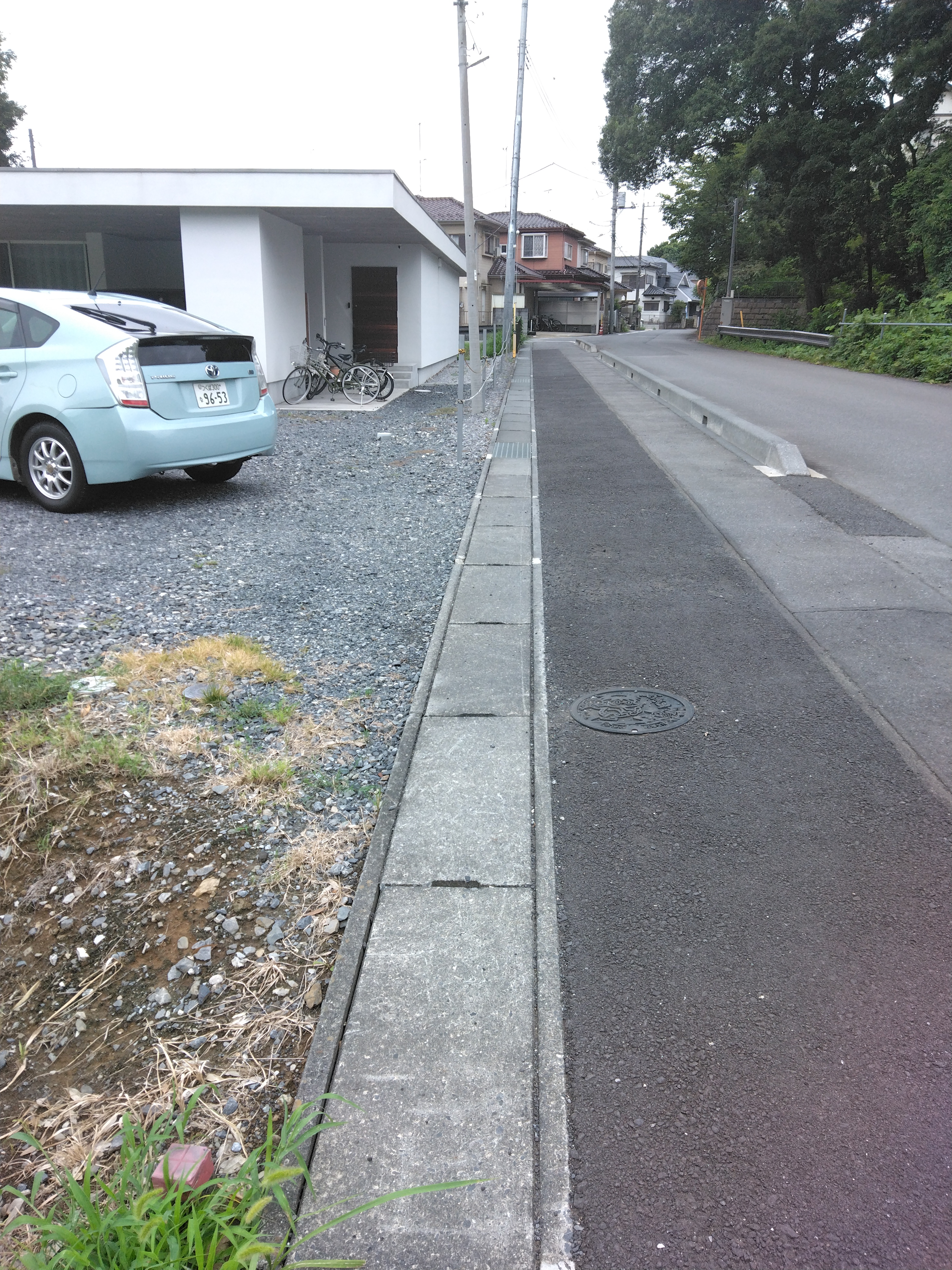 ���H���E