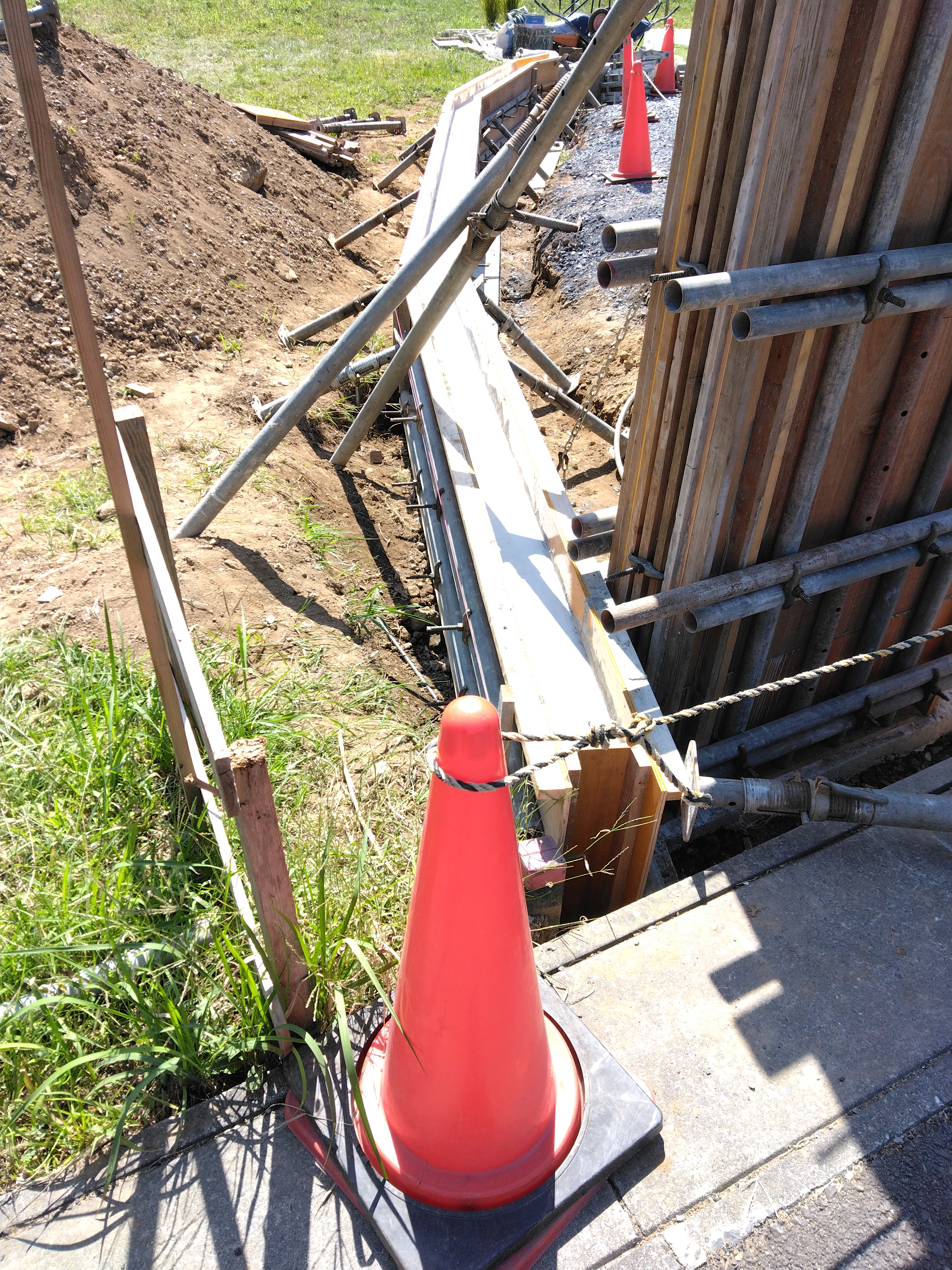 �R���N���[�g�H��